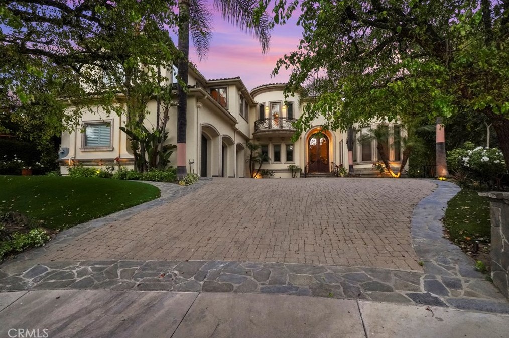 3836 Hayvenhurst Dr, Van Nuys, CA 91436