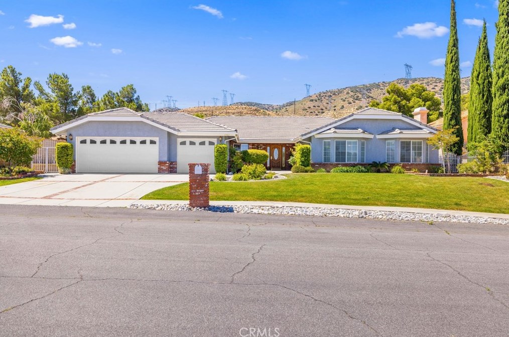 6902 Sycamore Ln, Palmdale, CA 93551-1920