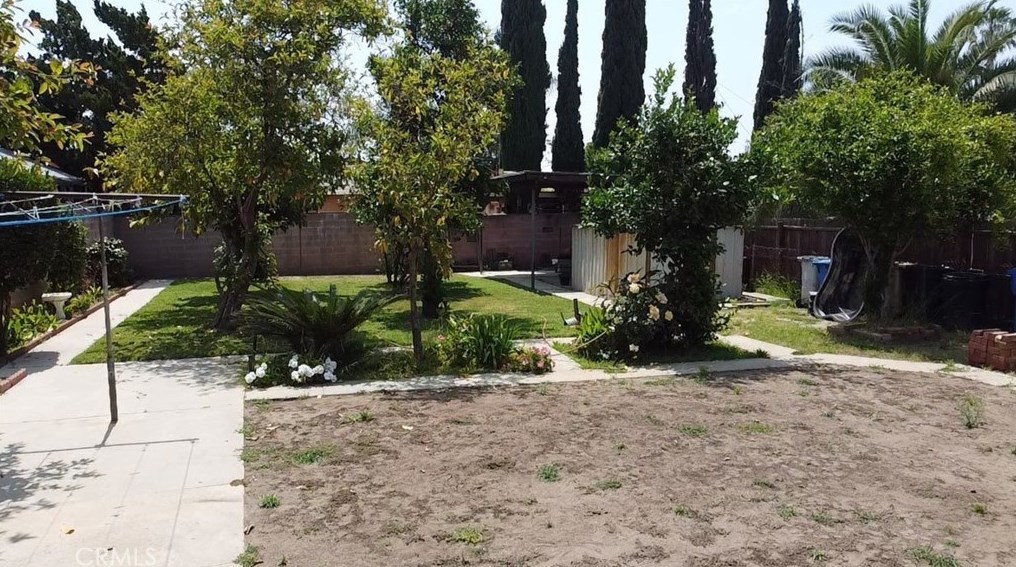 14032 La Rue St, San Fernando, CA 91340