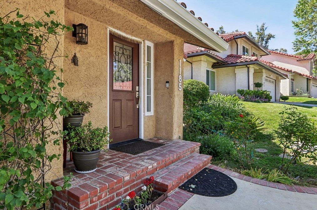 1185 Heatherview Dr, Calabasas, CA 91377-3914