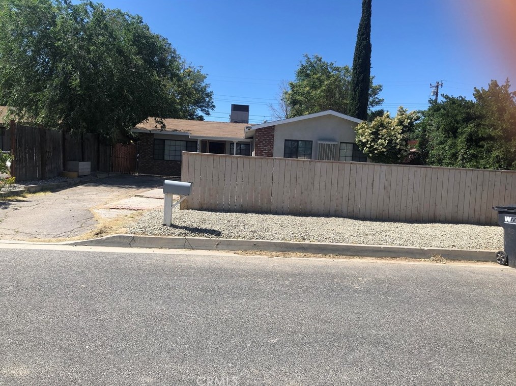 1018 E Ave P 4, Palmdale, CA 93550
