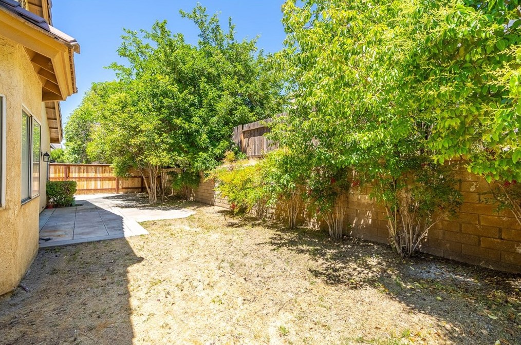 45226 Pickford Ave, Lancaster CA  93534-1376 exterior