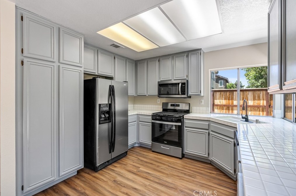 45226 Pickford Ave, Lancaster CA  93534-1376 exterior