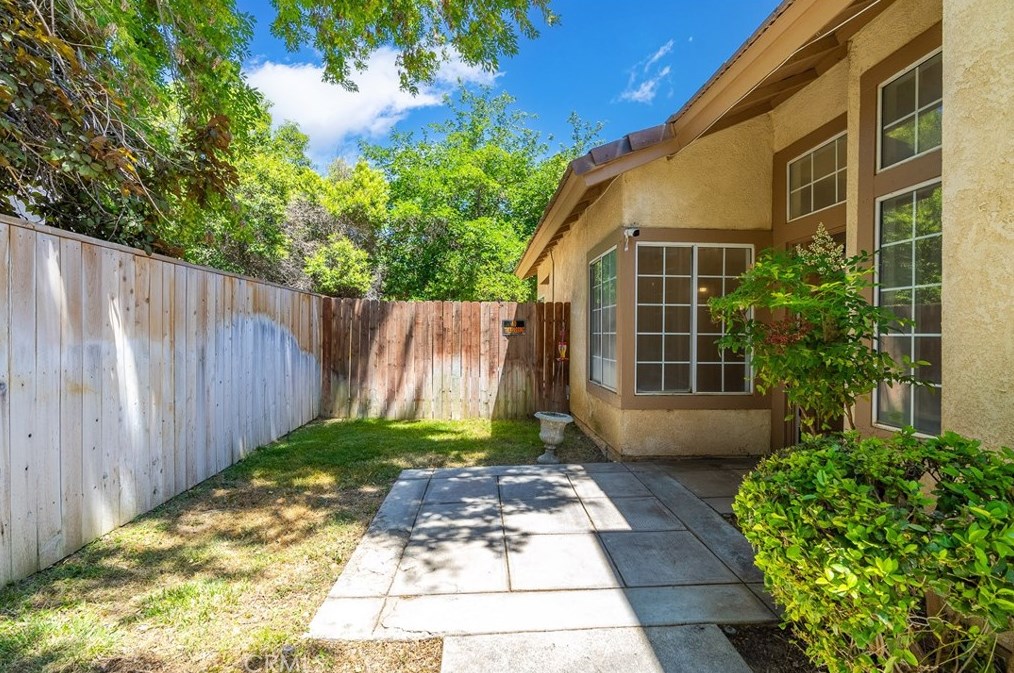 45226 Pickford Ave, Lancaster CA  93534-1382 exterior