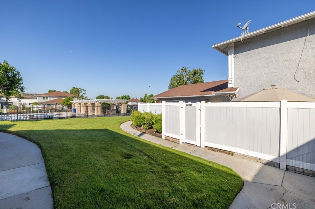 28034 Robin Ave, Santa Clarita, CA 91350-2039