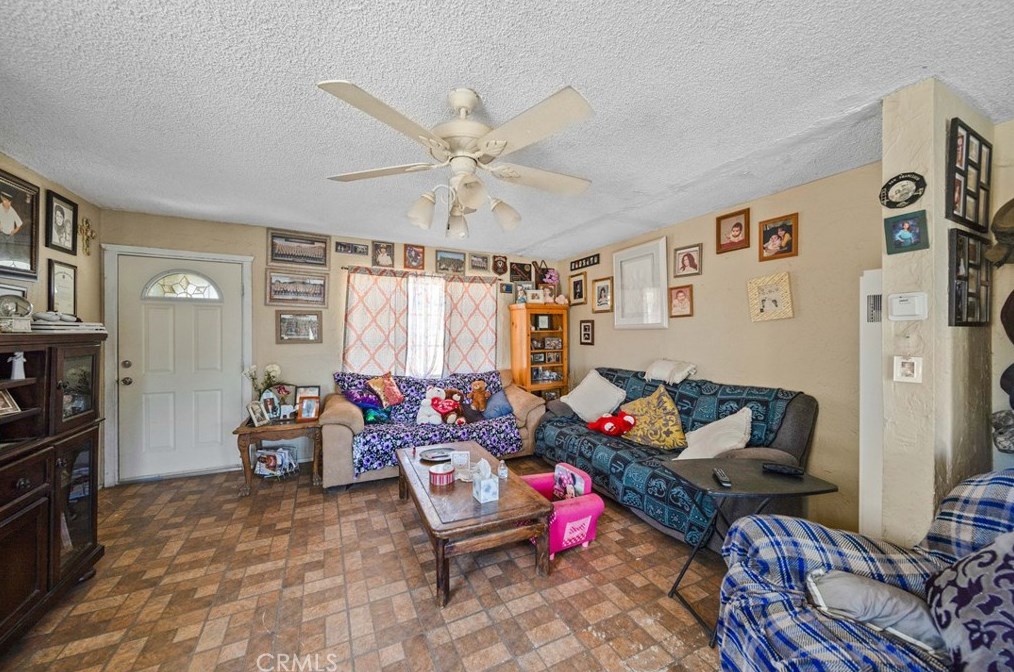 9060 E Ave R 4, Juniper Hills, CA 93543