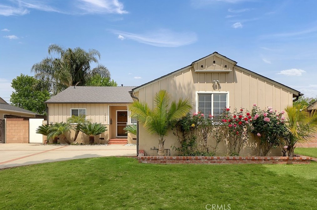 10449 Marklein Ave, San Fernando, CA 91345-2411