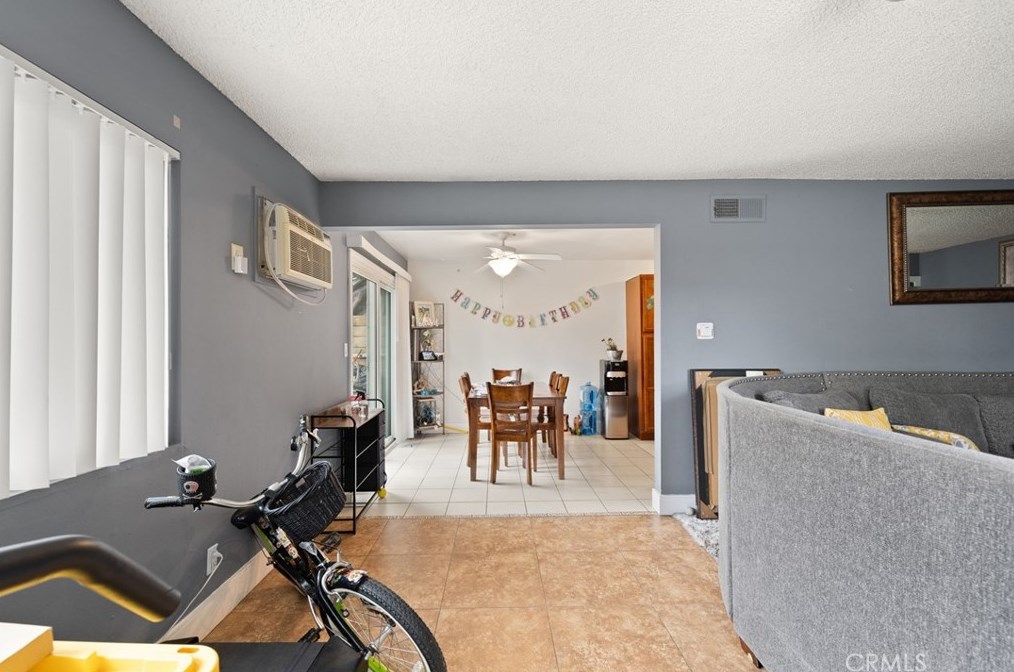 135 Ridgeway St, Anaheim CA  92804-1936 exterior