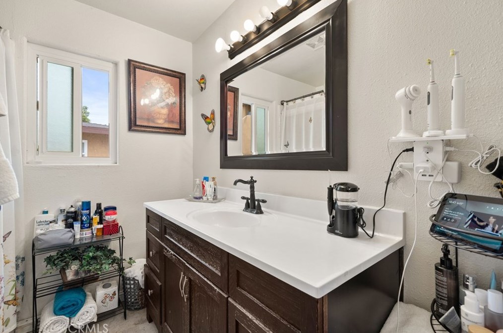 135 Ridgeway St, Anaheim CA  92804-1936 exterior