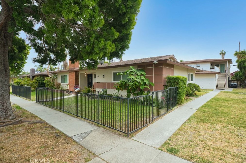 135 Ridgeway St, Anaheim CA  92804-1936 exterior
