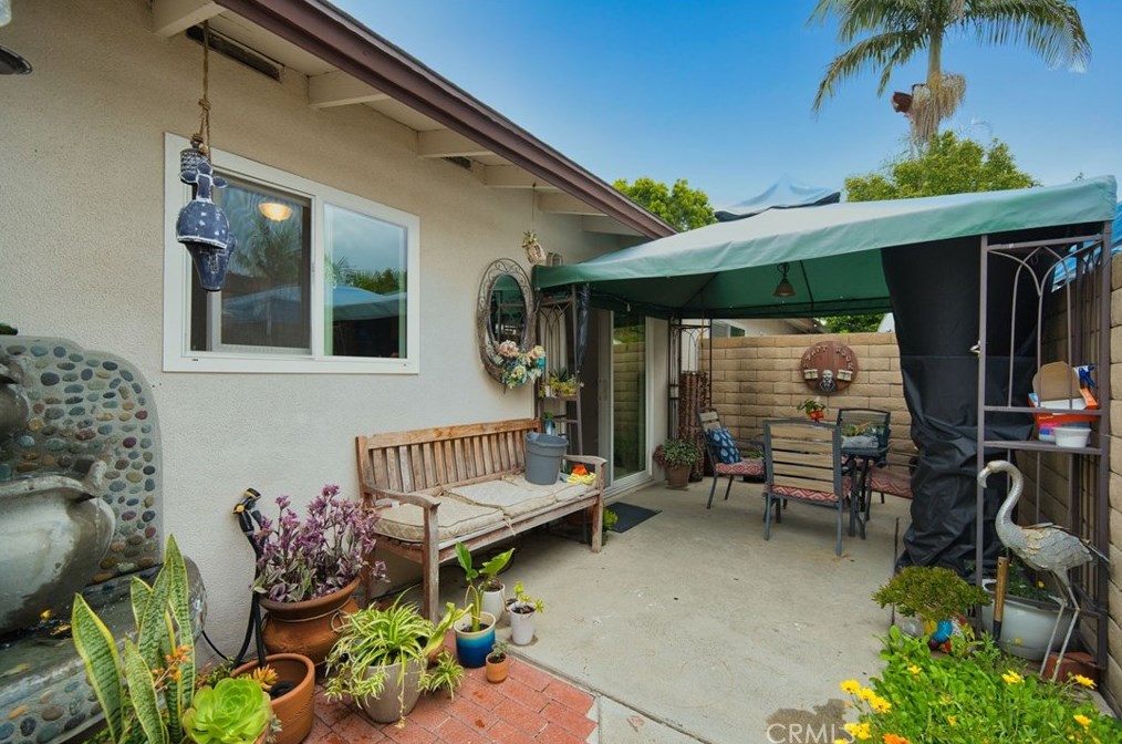 135 Ridgeway St, Anaheim CA  92804-1936 exterior