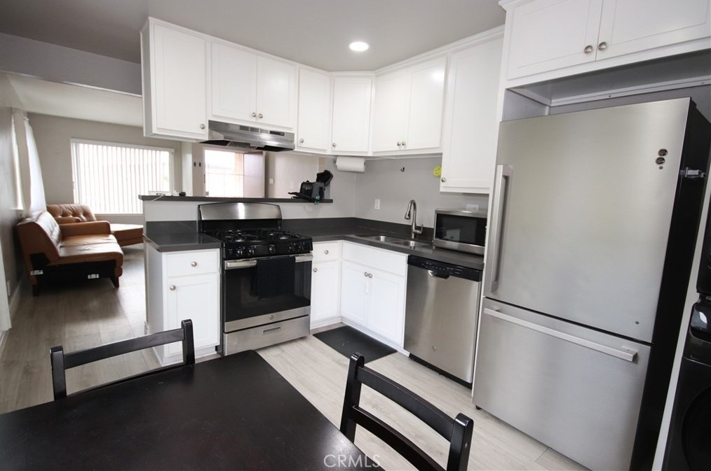 1944 Alexander St, Oxnard CA 93033-4011 exterior