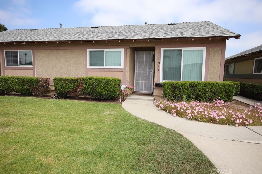 1944 Alexander St, Oxnard, CA 93033-4013