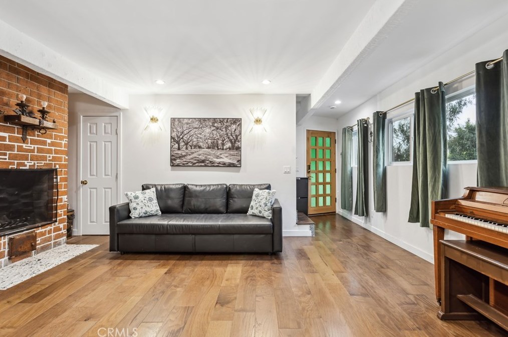 1930 Weepah Way, Los Angeles, CA 90046-7723