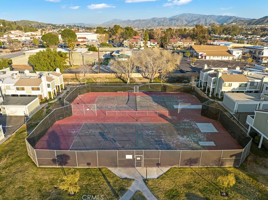 27071 Crossglade Ave, Santa Clarita CA  91351-4109 exterior