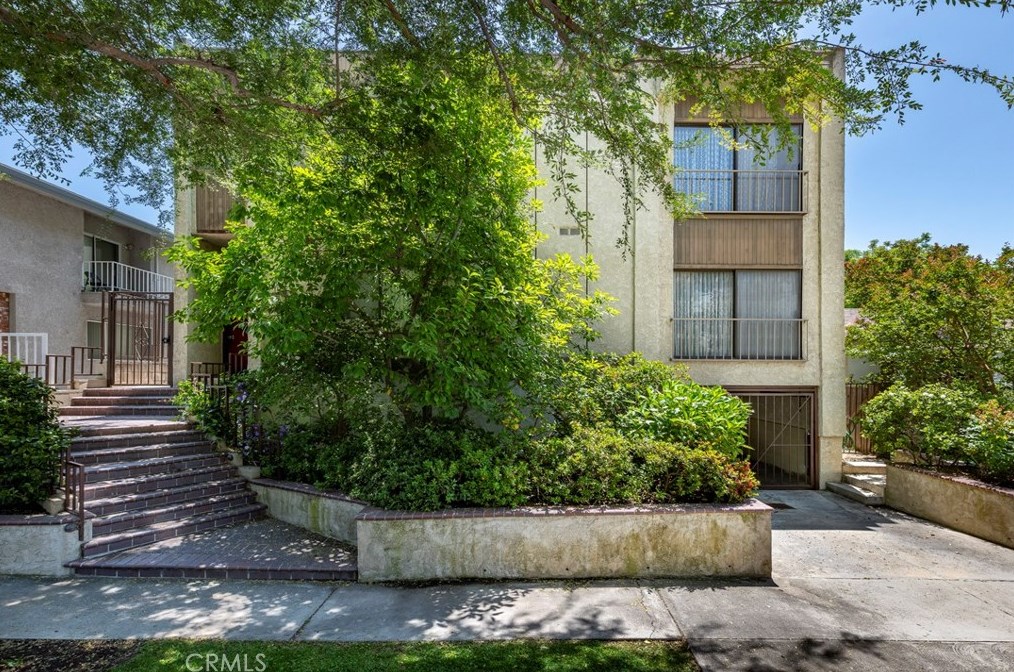 14412 Benefit St, Van Nuys, CA 91423-4047