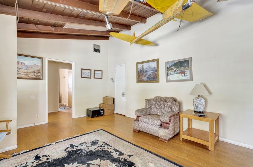 6207 Cleon Ave, North Hollywood CA  91606-2102 exterior