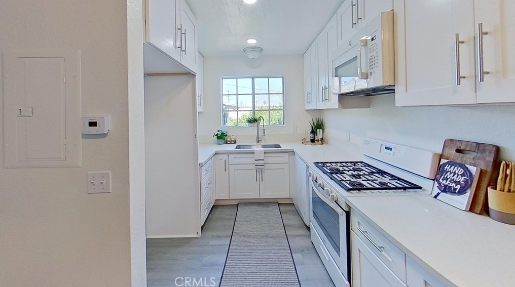 1521 Locust Ave, Long Beach, CA 90813-5631