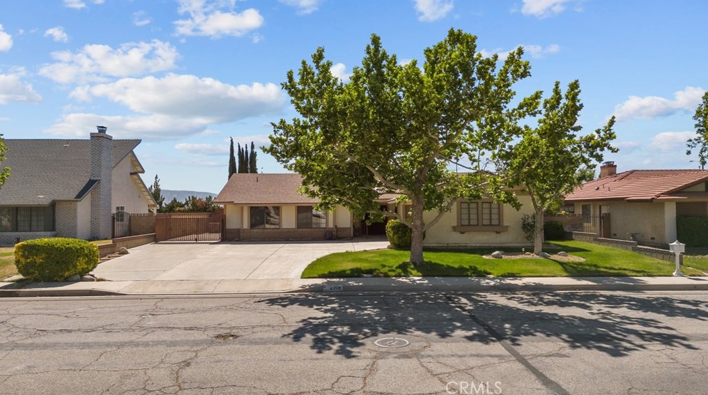 43519 Vista Circle Dr, Lancaster, CA 93536-5457