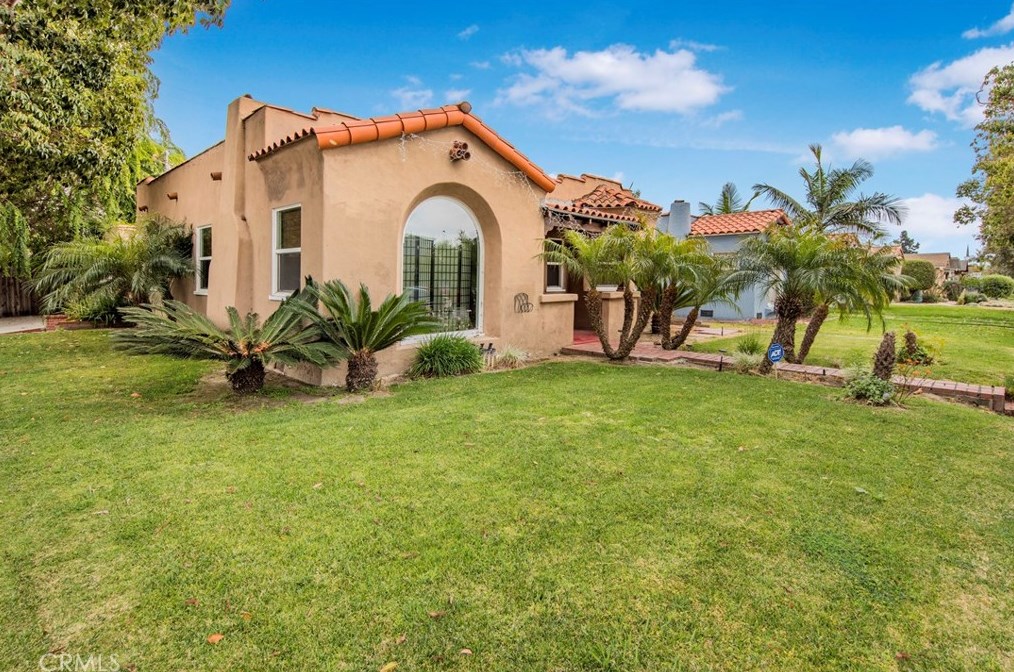 5598 Lemon Ave, Long Beach, CA 90805-5440