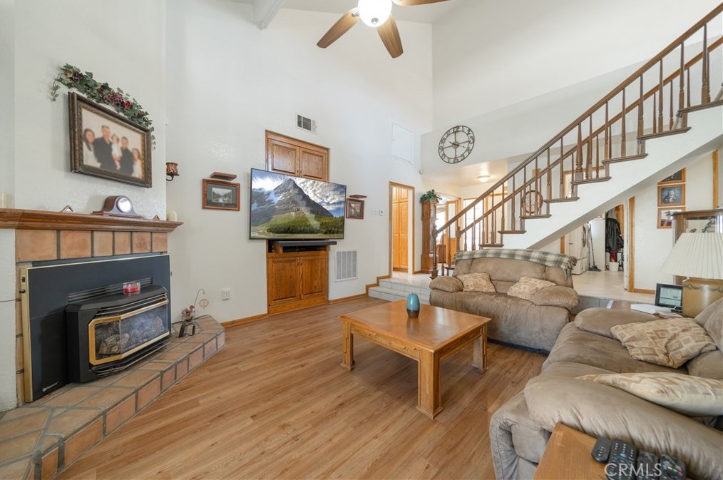 42419 61st St, Lancaster CA 93536-4517 exterior