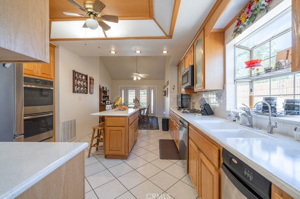 42419 61st St, Lancaster CA 93536-4517 exterior