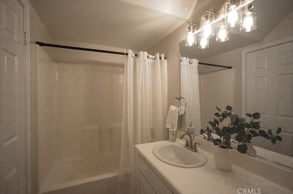 42333 Ridge View Dr, Lancaster CA 93536-7382 exterior