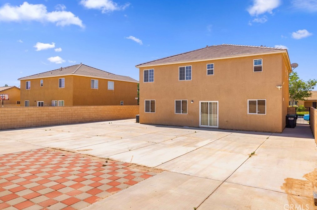 3213 James Ct, Lancaster CA  93535-6276 exterior