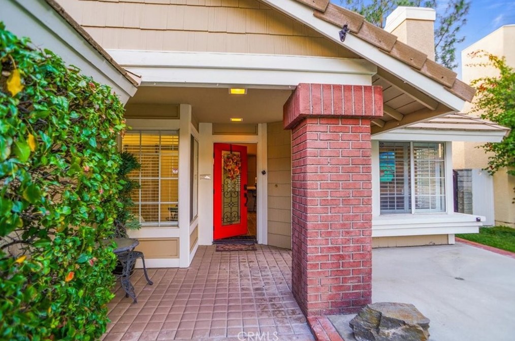 22728 Pear Ct, Santa Clarita, CA 91390-4006