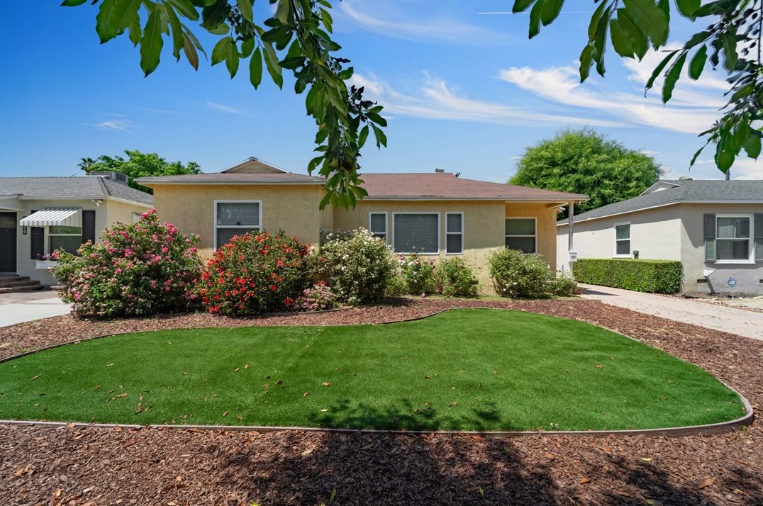17637 Victory Blvd, Van Nuys, CA 91406