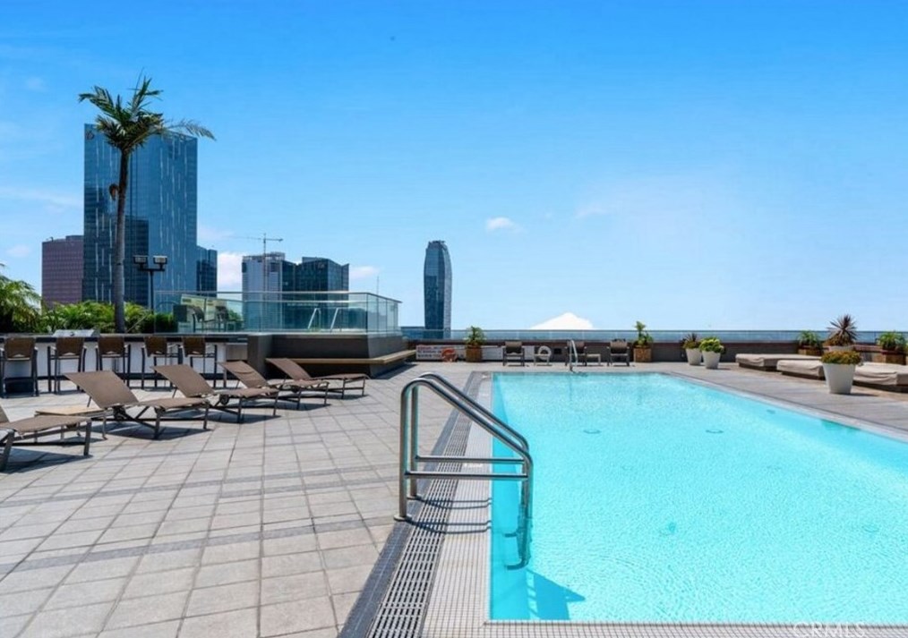 1100 Wilshire Blvd, Los Angeles CA  90017-1904 exterior