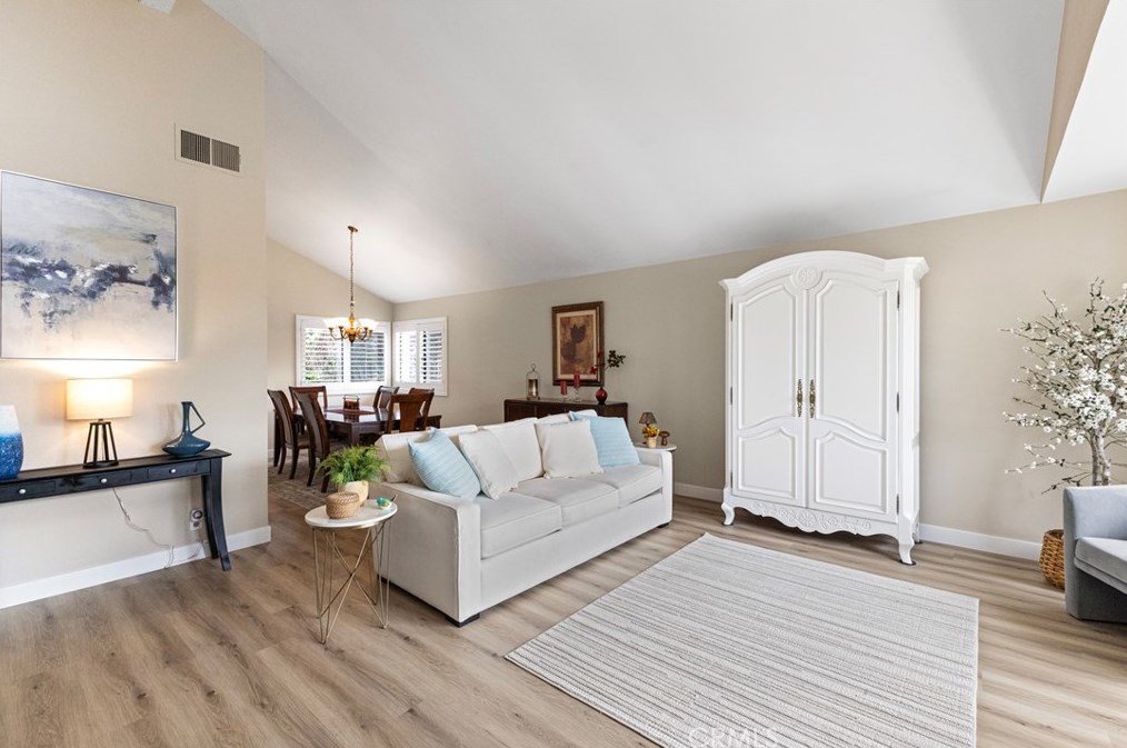 1 Rainbow Rdg Rd, Pomona CA  91766-4910 exterior