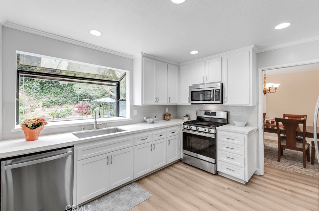 1 Rainbow Rdg Rd, Pomona CA  91766-4910 exterior