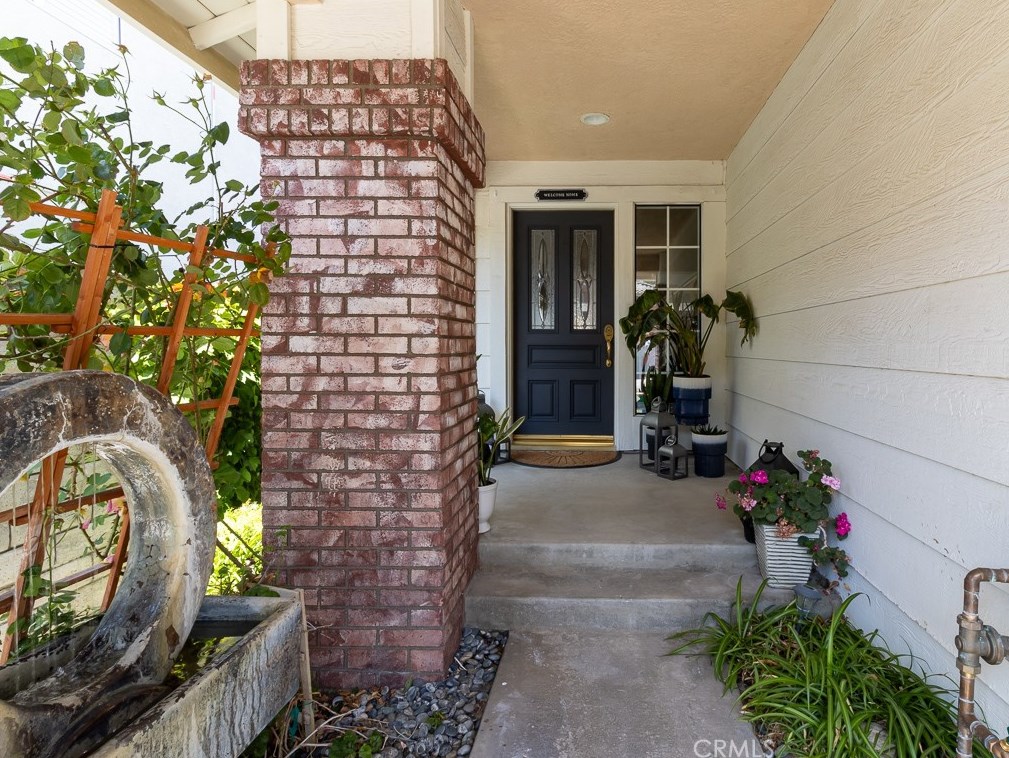 29335 Begonias Ln, Santa Clarita, CA 91387-5909