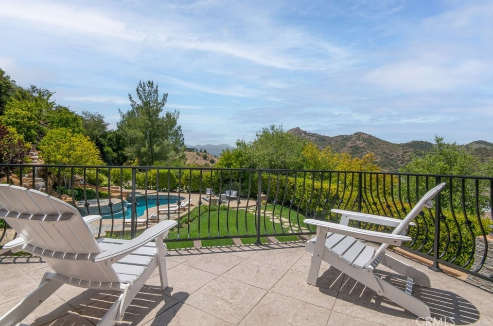 1314 Caitlyn Cir, Thousand Oaks CA 91361-5586 exterior