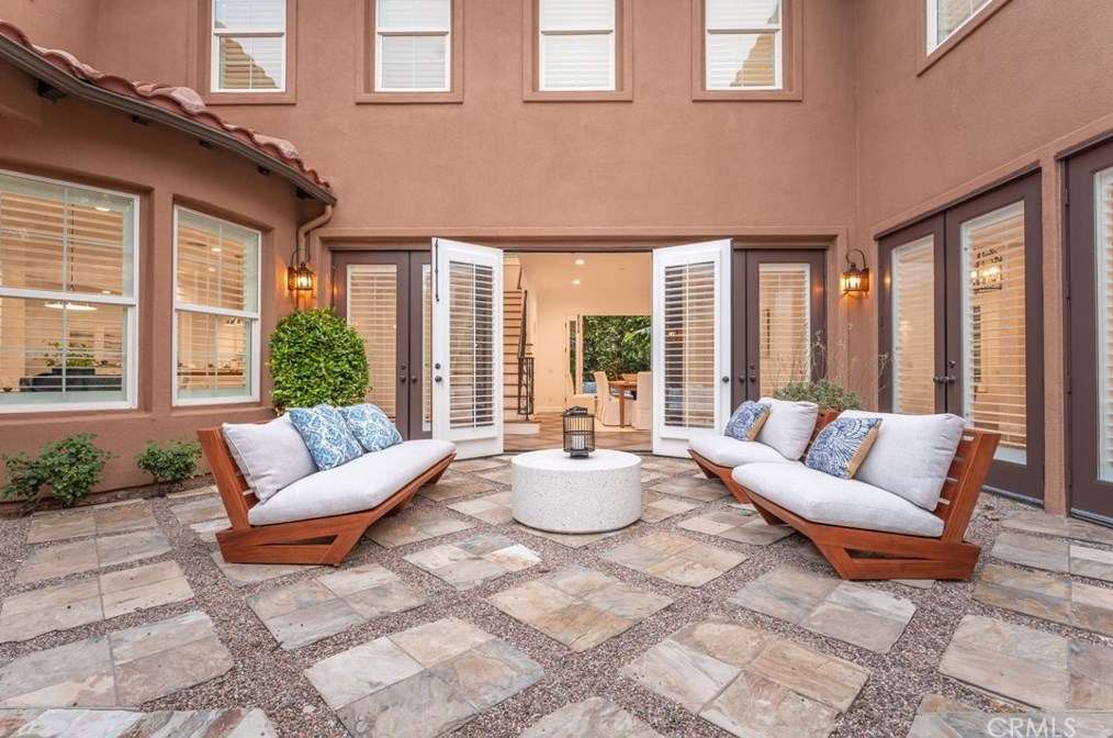 1314 Caitlyn Cir, Thousand Oaks CA 91361-5586 exterior