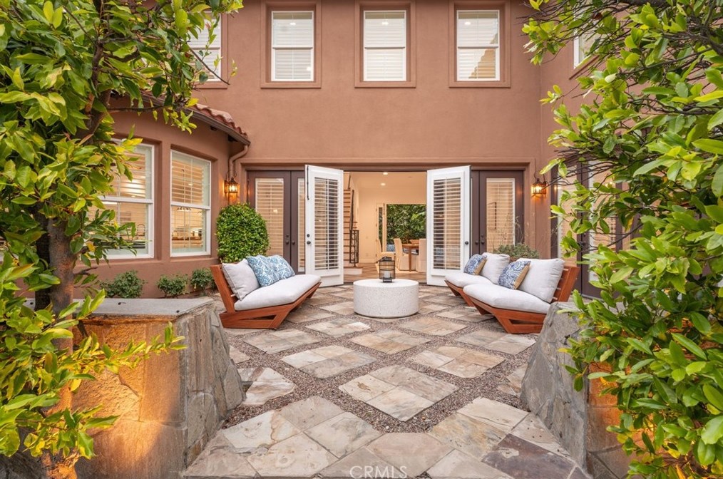 1314 Caitlyn Cir, Thousand Oaks CA 91361-5586 exterior