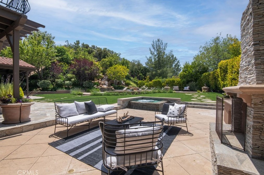 1314 Caitlyn Cir, Thousand Oaks CA 91361-5586 exterior