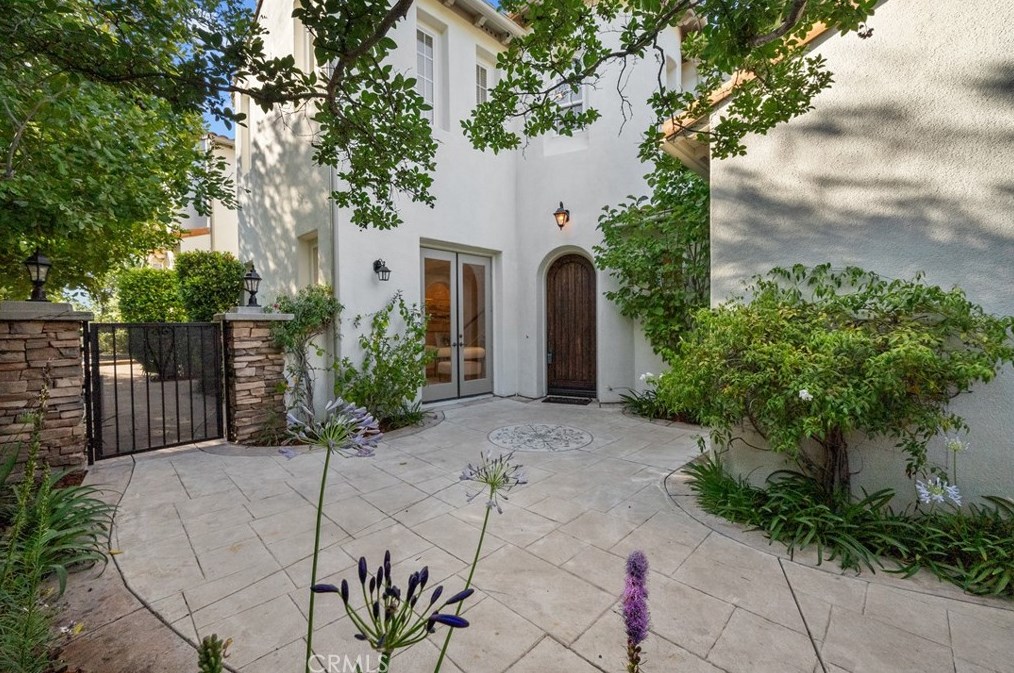 26909 Beverly Glen Ct, Santa Clarita, CA 91355-4939