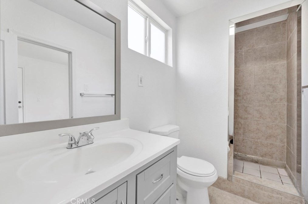 1732 Pacific Coast Hwy, Long Beach CA  90806-5830 exterior