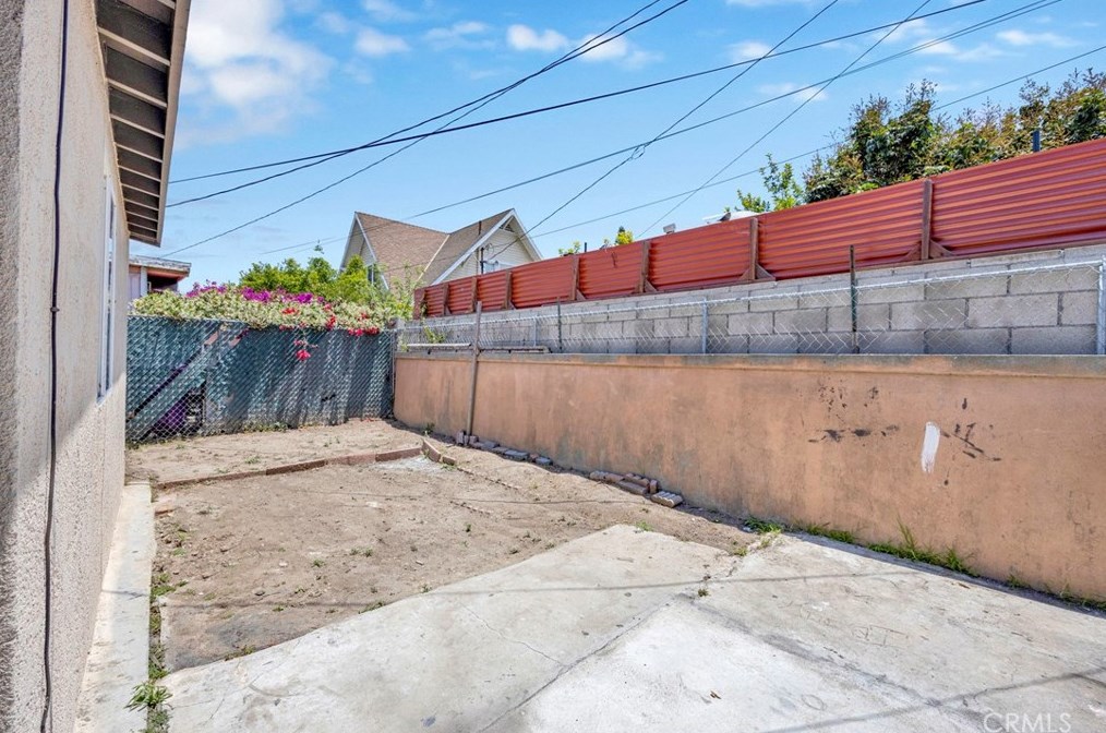 1732 Pacific Coast Hwy, Long Beach CA  90806-5830 exterior