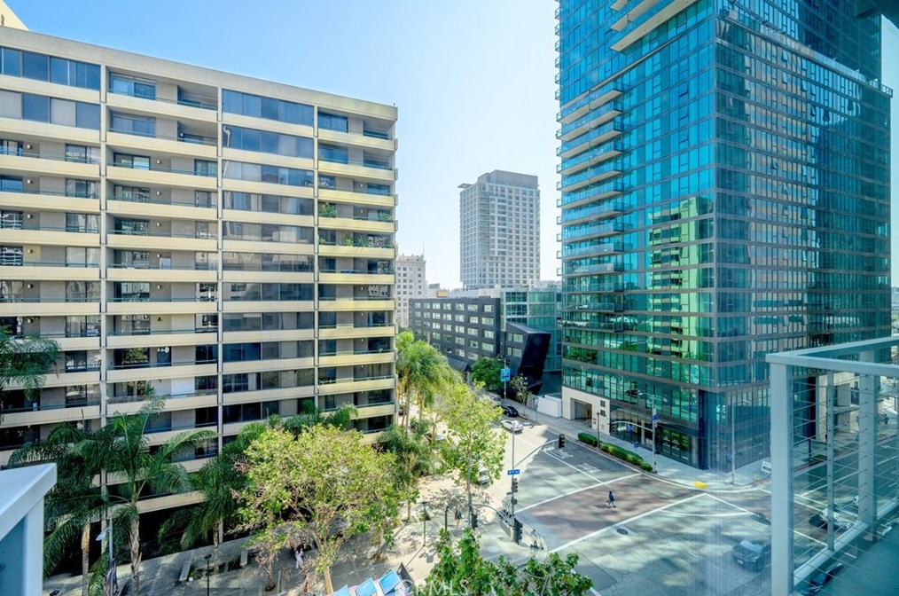 645 9th St, Los Angeles CA  90015-1819 exterior