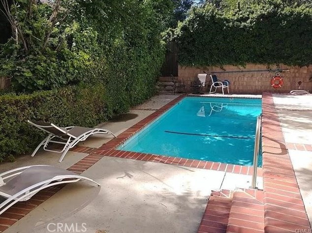 5816 Etiwanda Ave, Los Angeles CA  91356-2470 exterior