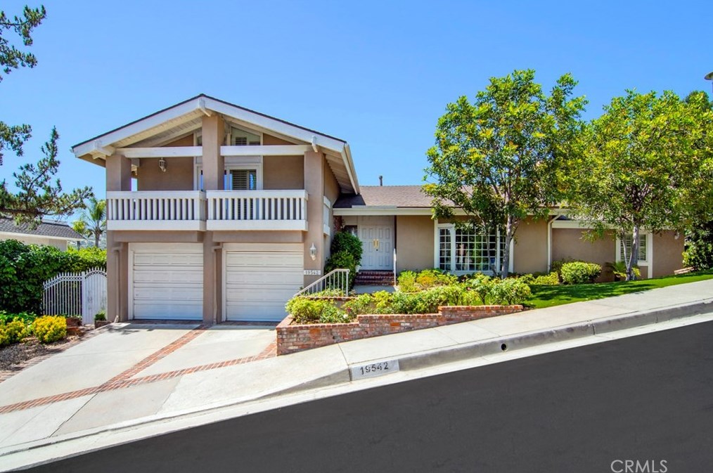 19542 Greenbriar Dr, Los Angeles, CA 91356-5423