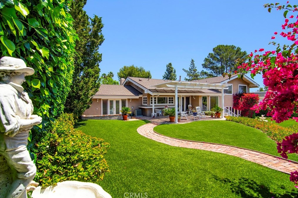 19542 Greenbriar Dr, Los Angeles CA  91356-5423 exterior