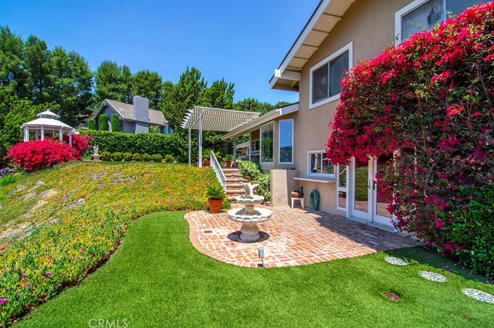 19542 Greenbriar Dr, Los Angeles CA  91356-5423 exterior