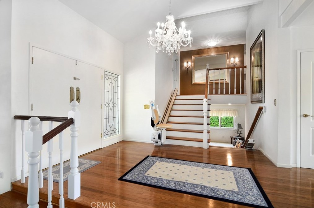 19542 Greenbriar Dr, Los Angeles CA  91356-5423 exterior