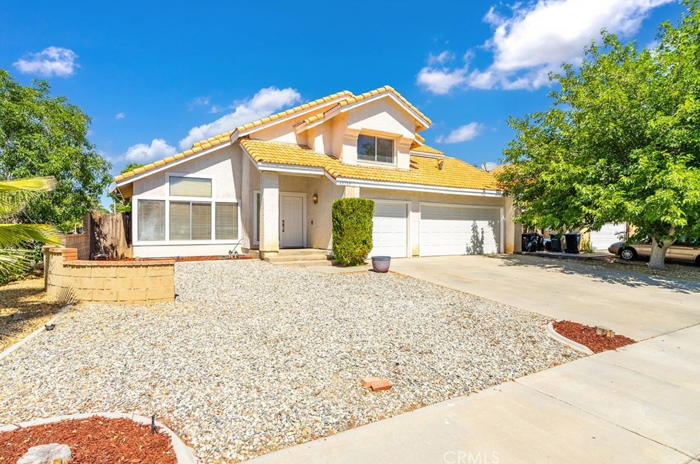 43733 Rialto Dr, Lancaster, CA 93535-5619