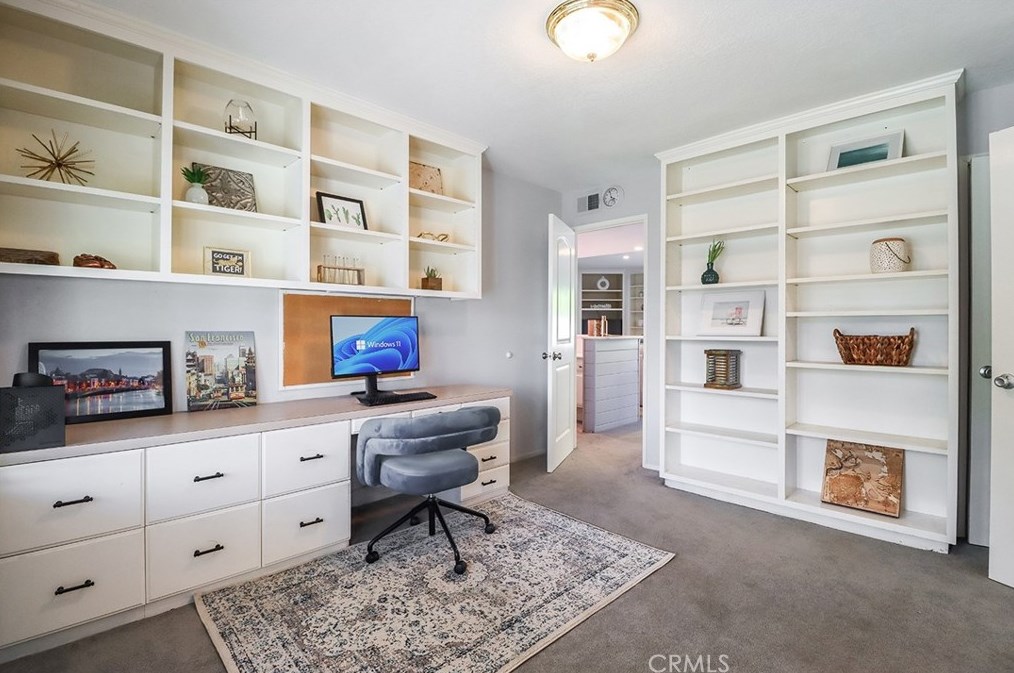 2506 Ciro Ave, Thousand Oaks CA 91360-1601 exterior