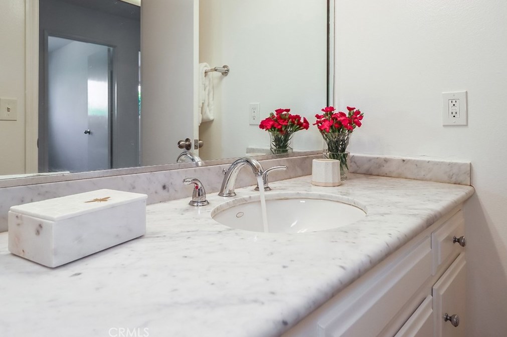 2506 Ciro Ave, Thousand Oaks CA 91360-1601 exterior